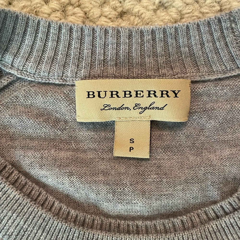 Perfect condition Women’s grey Burberry sweater with check sides